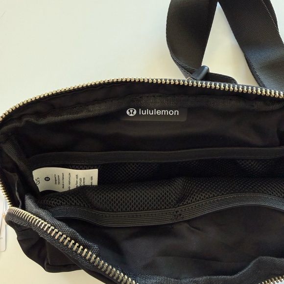 Lululemon Everywhere Belt Bag Large 2L Metal Hardware - Picture 5 of 7